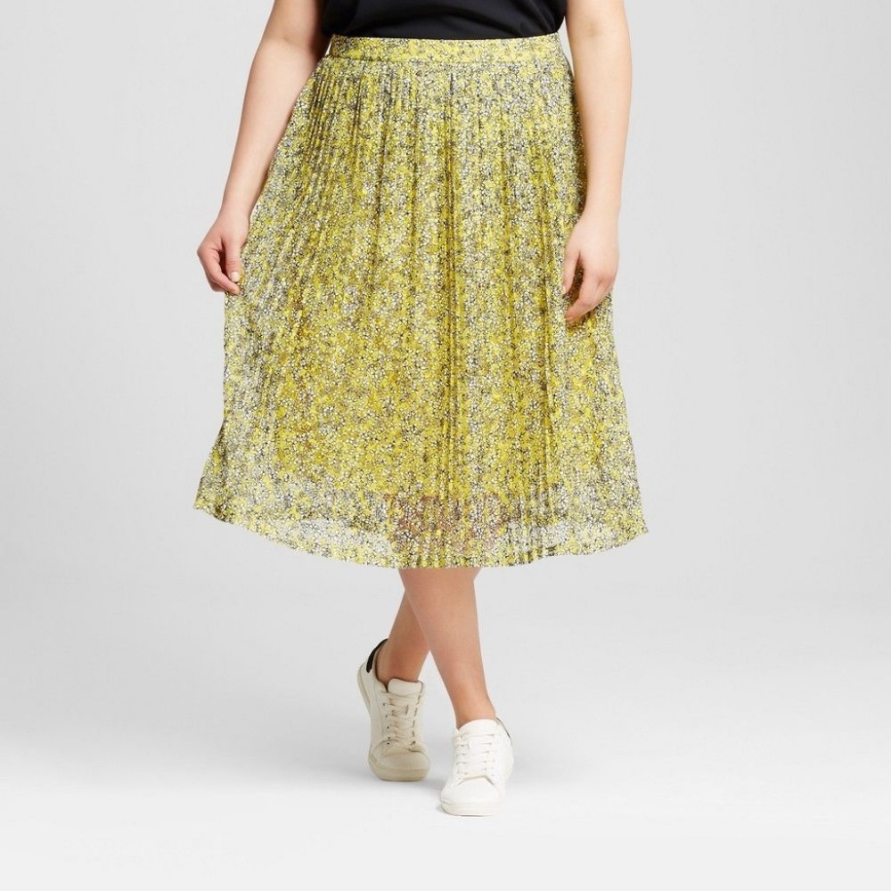 Plus Size Pleated Yellow Floral Lace Lined Skirt